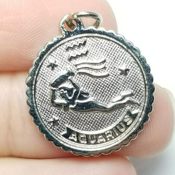 Vintage Sterling Silver Aquarius Pendant Charm Astrology January February - Picture 1 of 6